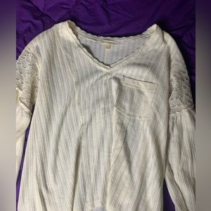 Love on a hanger size small lace shirt